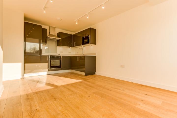			Brand new refurb!, 2 Bedroom, 1 bath, 1 reception Flat			 Pembroke Road, MUSWELL HILL